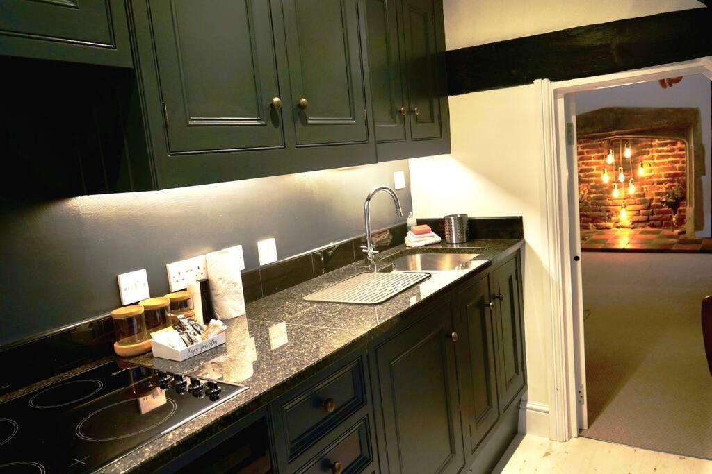 Epic Location, Views & Large Private Terrace Apartman Windsor Kültér fotó